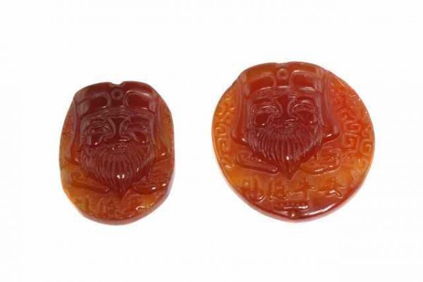 Yu Di-Amulett mit 1mm Bohrung, 42mm, Karneol