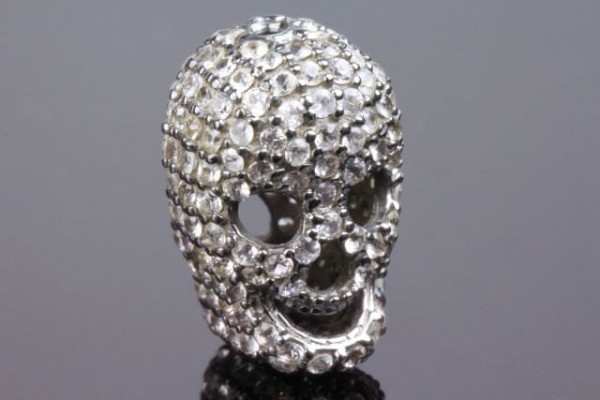 Skullhead-Anhänger 10x17mm, Saphir weiß pavé-gefaßt in rhodiniertem Silber 925