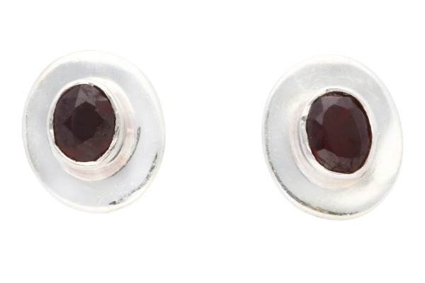 Ohrstecker oval 9x10mm facettiert in Silber 925, Granat