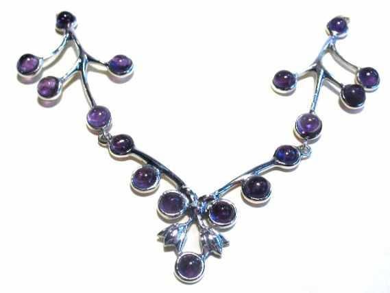 Ast-Collier mit 17 Cabochons auf AG 925, Amethyst