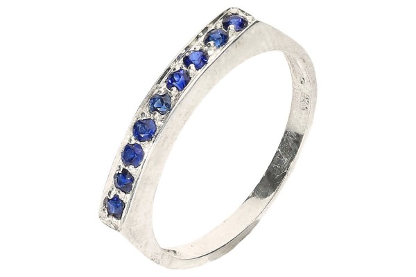 Ring Größe 52 aus Sterlingsilber 925, mit 9 blauen Saphiren