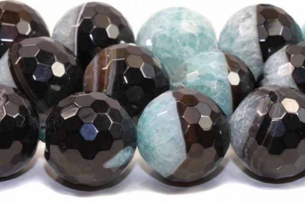 Geoden-Achat schwarz-weiß-blau gefärbt, Kugelstrang facettiert 20mm/40cm